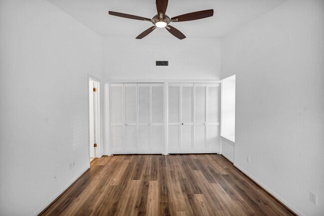 Building Photo - 100 Bay Point Dr