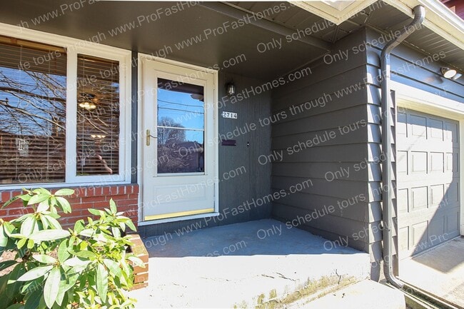 Building Photo - 2714 SE 48th Av