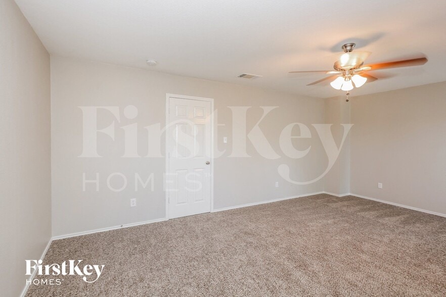 Building Photo - 524 King St