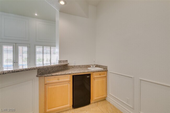 Building Photo - 8706 Mesa Madera Dr