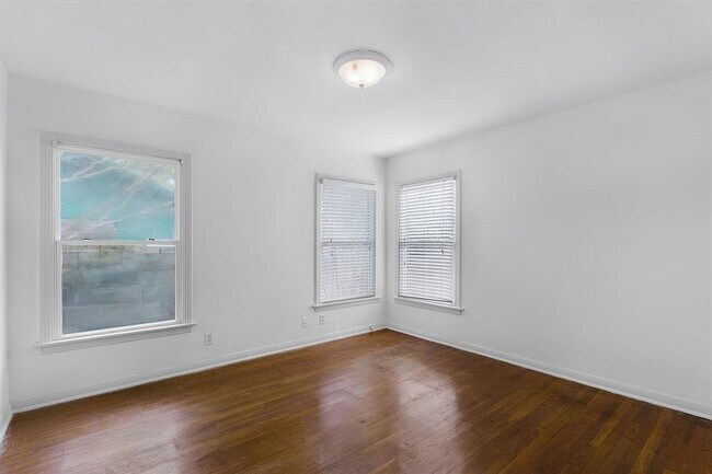 Building Photo - 5101 Balcones Dr