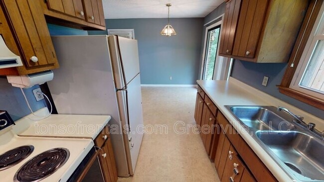 Building Photo - 229 Cedar Crest Rd