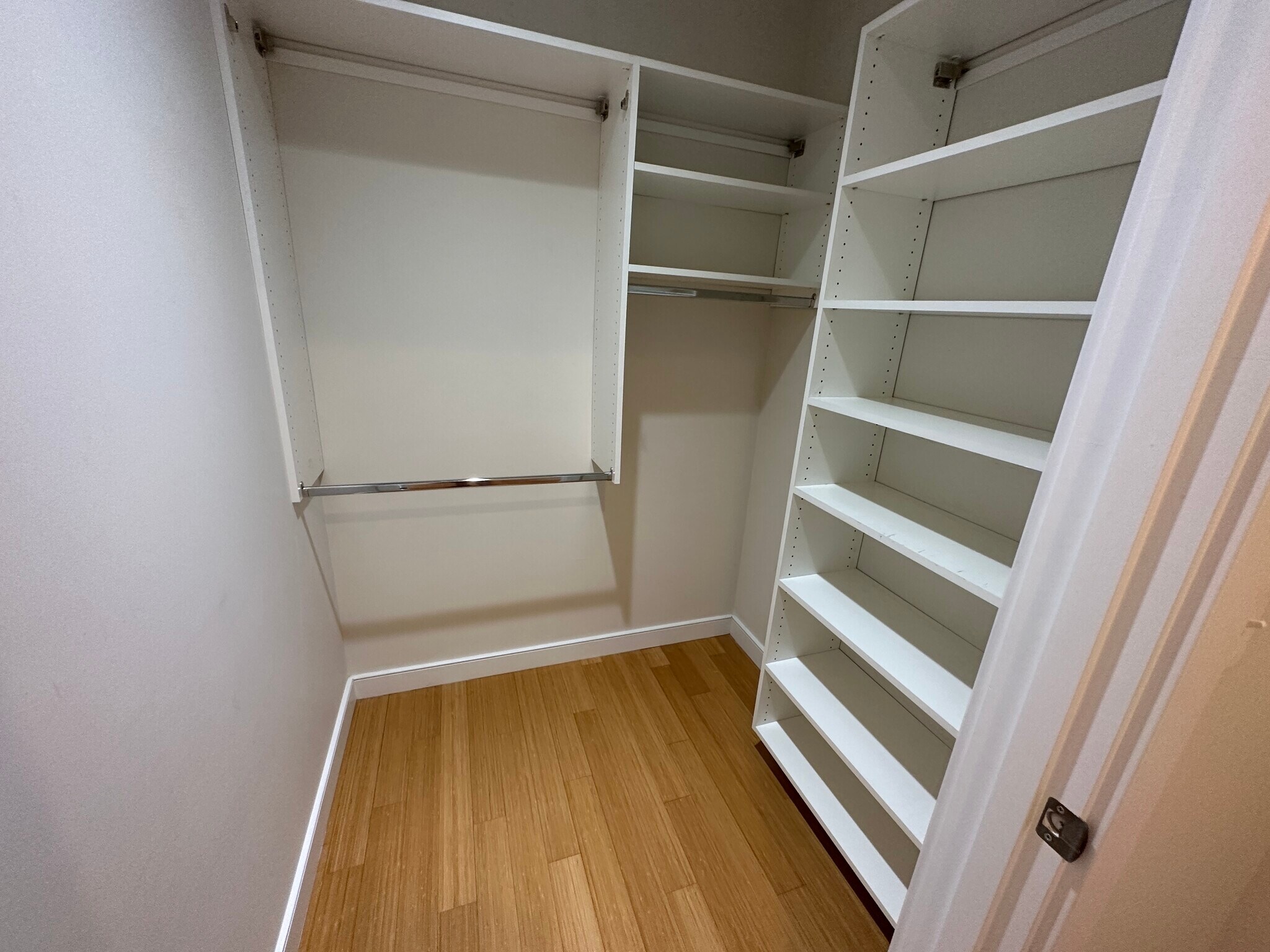 Building Photo - 587 Albany St