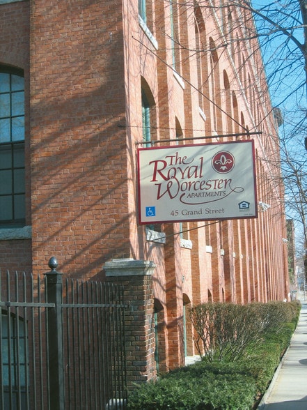 Royal Worcester Apartments - 45 Grand St Worcester MA 01610 | Apartment