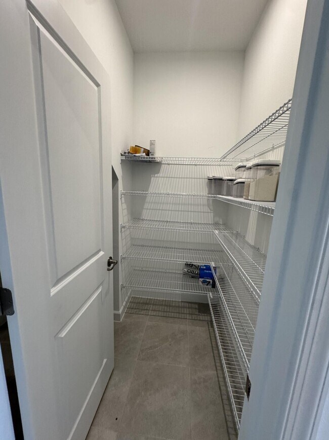 Building Photo - 14083 SW Thorens Dr