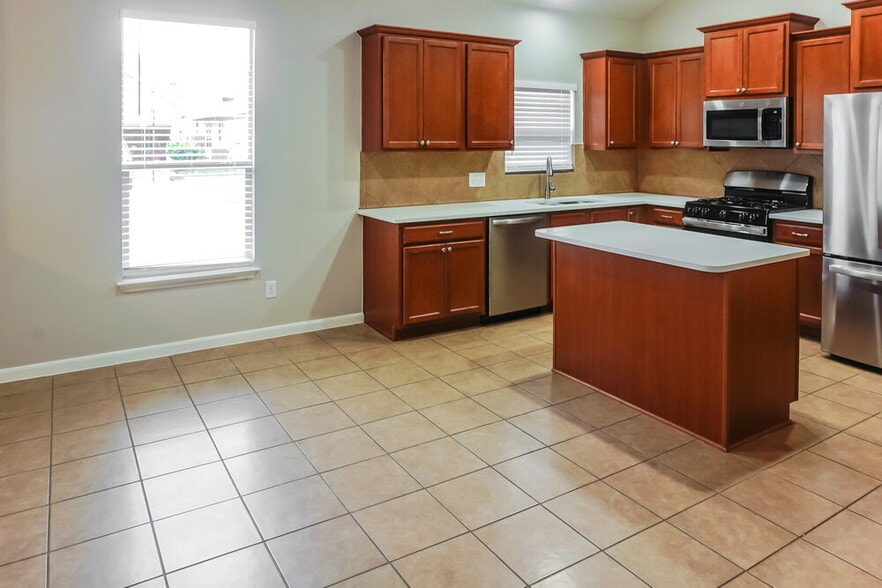 Building Photo - 8751 Sunrise Canter Dr
