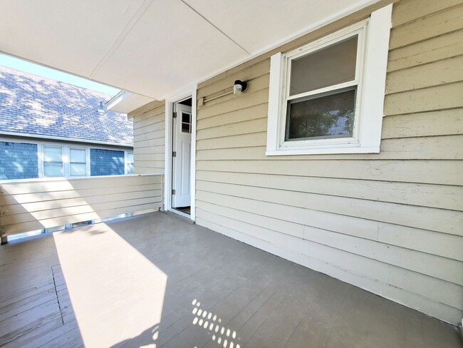 Building Photo - 1663 Eddington Rd