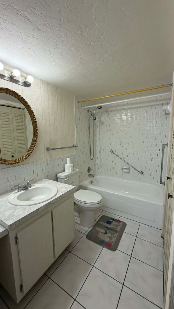 Building Photo - FIRST MONTHS RENT FREE!!! Beautiful 2 MASTER SUITE CONDO in Central Ft. Myers with Over 1200 Sqft.