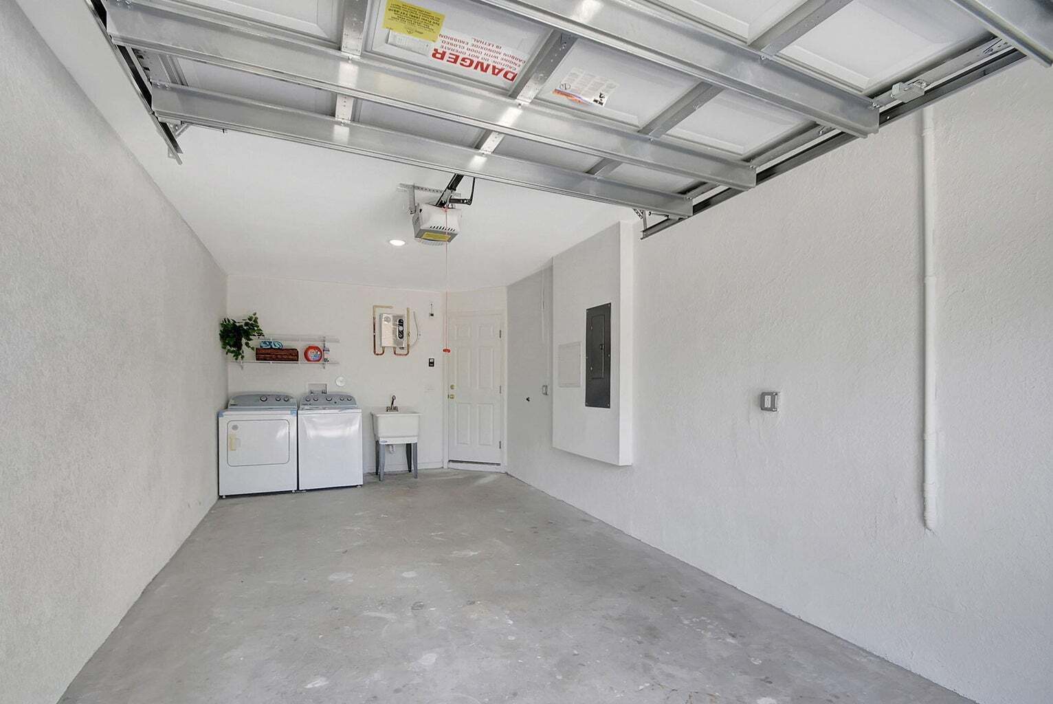 Building Photo - 3868 Patio Ct