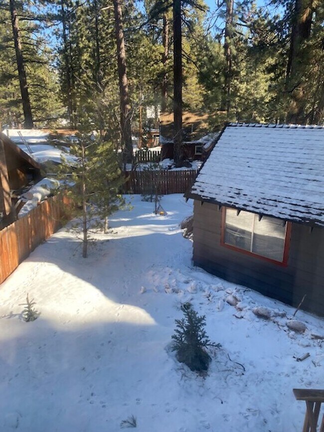 Building Photo - Lovely 3 Bedroom Home with Upgrades Throug...