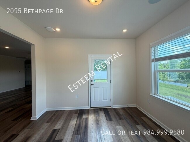 Building Photo - 2095 Bethpage Dr