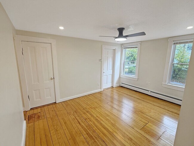 Building Photo - 52 Littleton Rd