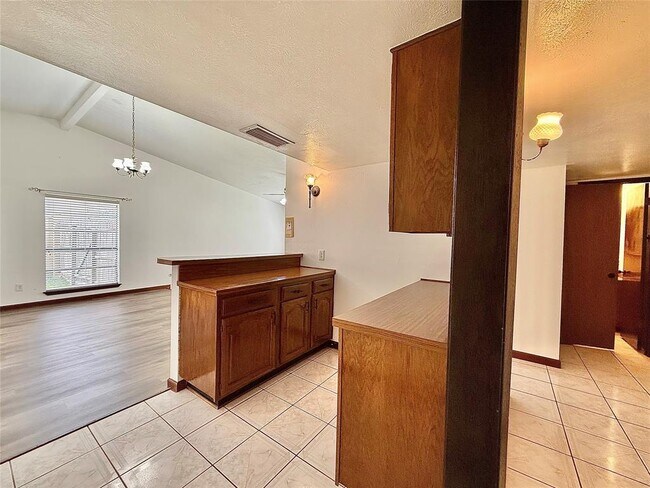 Building Photo - 7111 El Sereno Dr