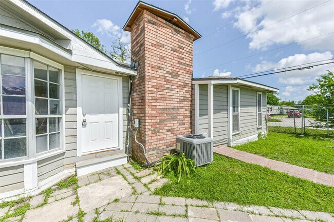 Building Photo - 14249 Brownsville St