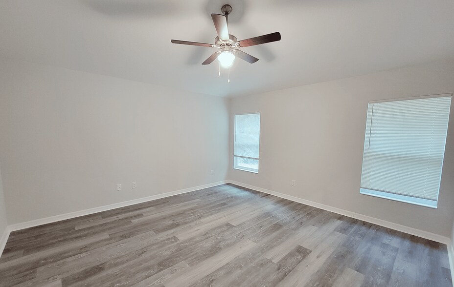 Building Photo - 329 Marion Oaks Blvd