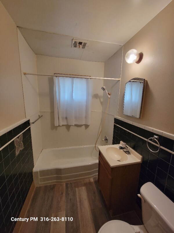 Building Photo - 244 N Fern St