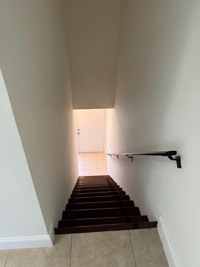 Building Photo - 3003 NW 5th Terrace