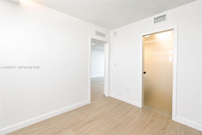 Building Photo - 1331 Lincoln Rd