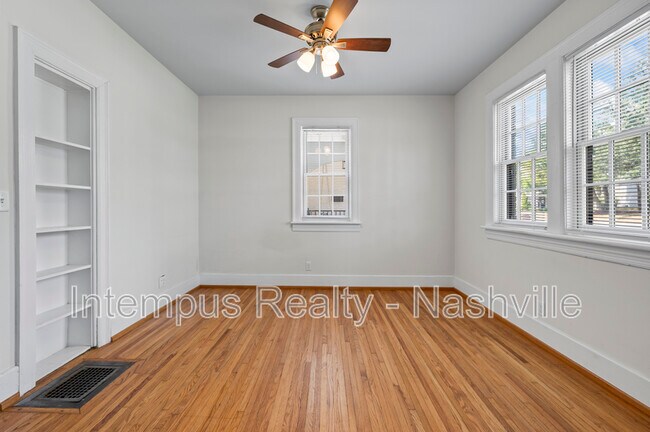 Building Photo - 2529 Ashwood Ave