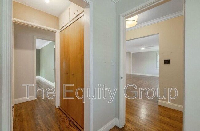 Building Photo - 1708 W Myrtle Ave