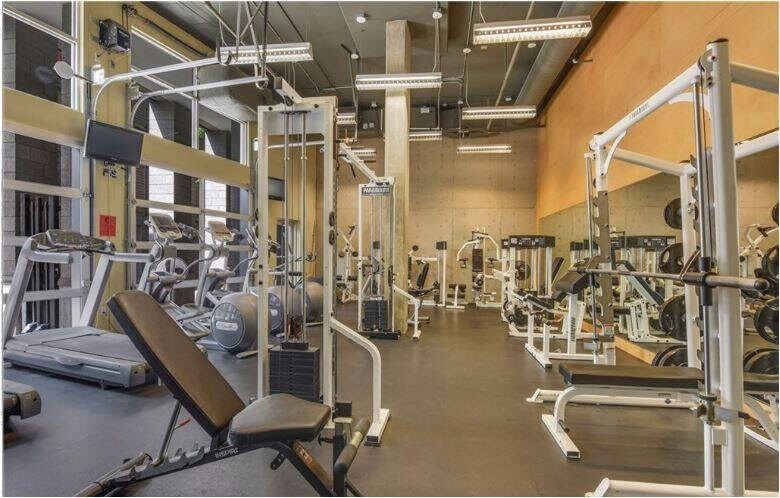 Building Photo - 1420 E Pine St