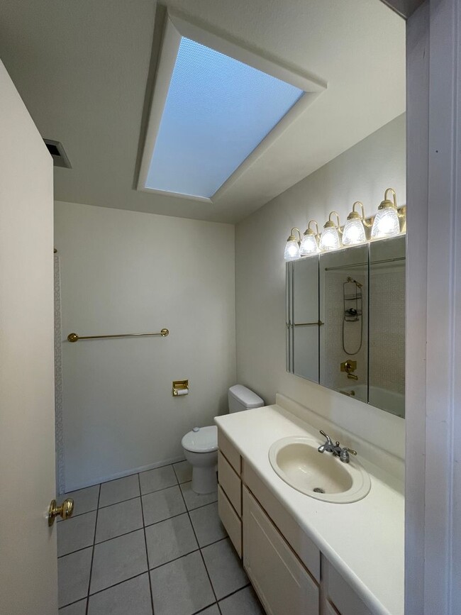 Building Photo - Spacious House on the Northeast Bench in Orem