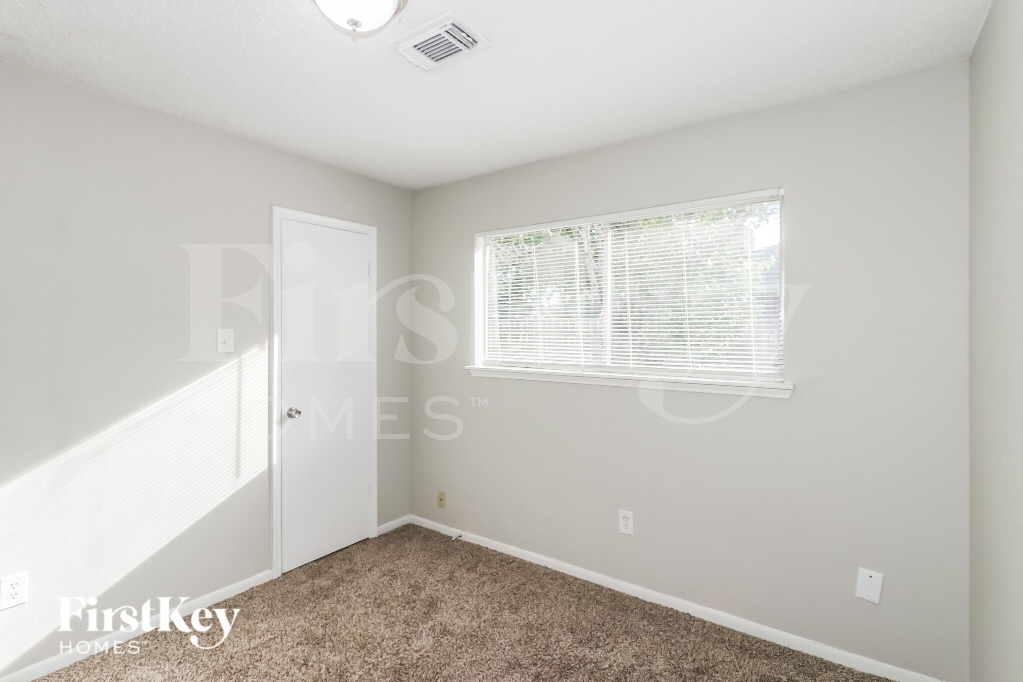 Building Photo - 6426 New World Dr