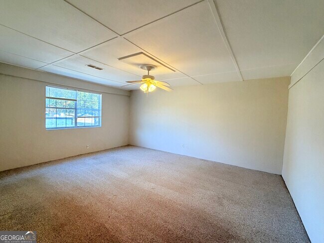 Building Photo - 13 Hearthwood Ct