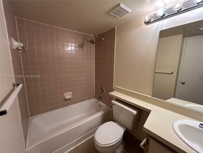 Building Photo - 2890 N Oakland Forest Dr