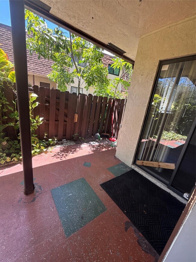 Building Photo - 115 San Remo Blvd