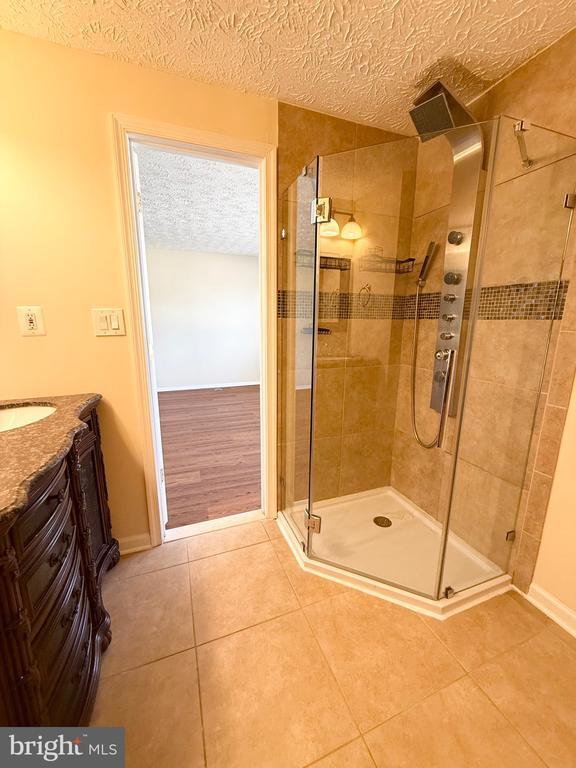 Building Photo - 5579 Glasgow Woods Ct