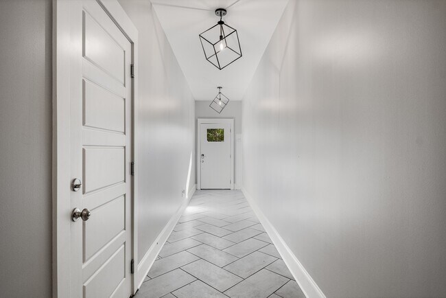 Building Photo - 4604A Michigan Ave