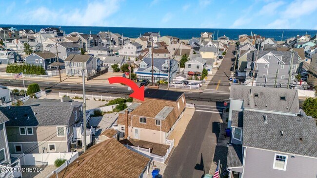 Building Photo - 102 W Colony Rd