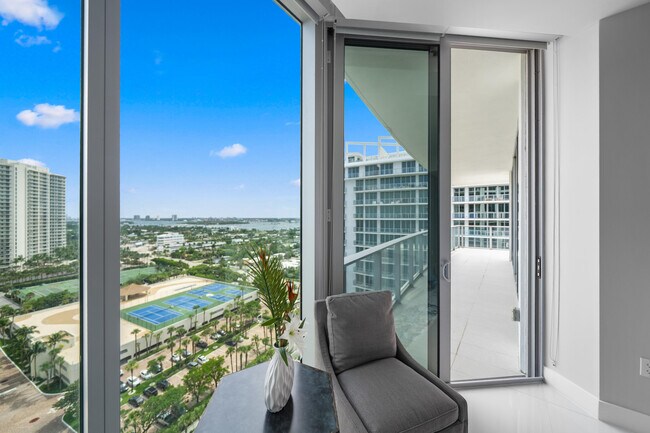 Building Photo - 3100 N Ocean Dr