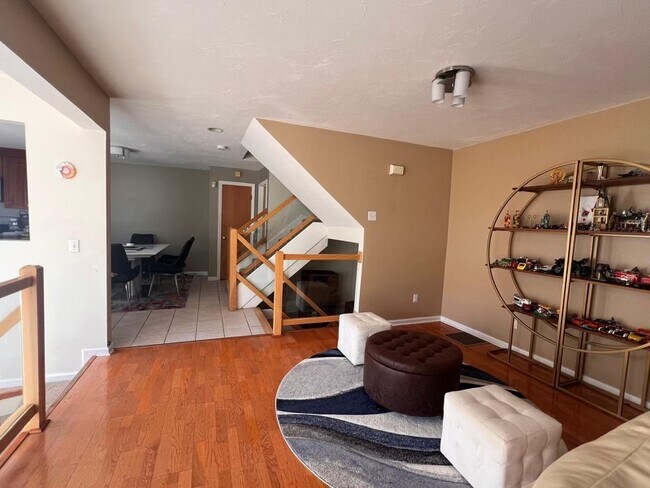 Building Photo - 227 Captain Eames Cir