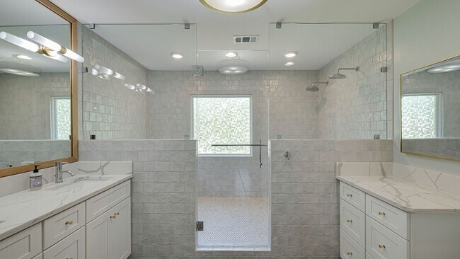 Building Photo - Modern Remodeled 4 Bedroom Rental Home in Brentwood