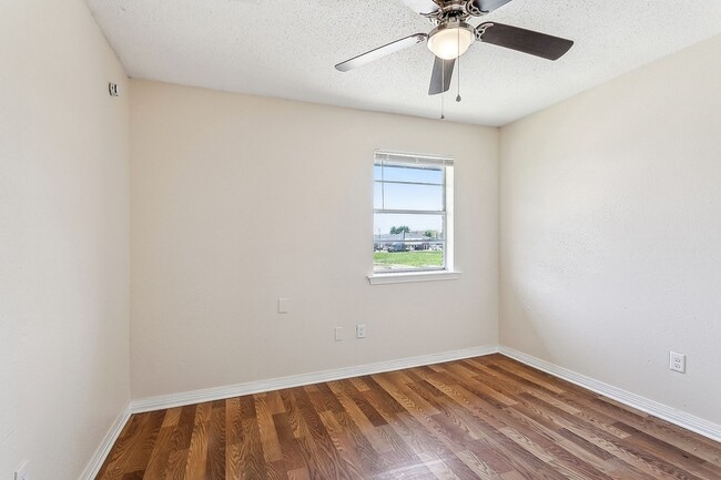 Building Photo - 1053 Tallow Tree Ln
