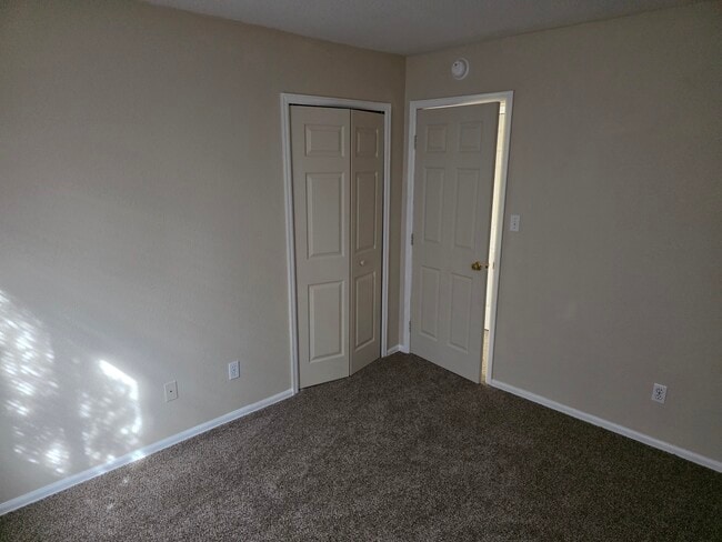 Building Photo - 594 S Maher Dr