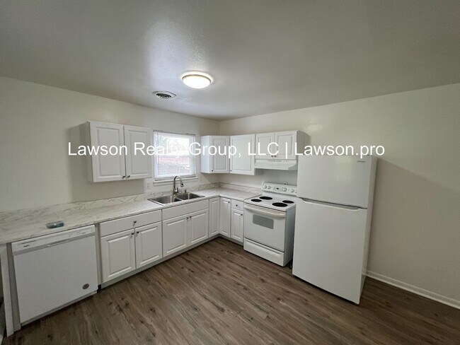 Building Photo - Suburban 739-741