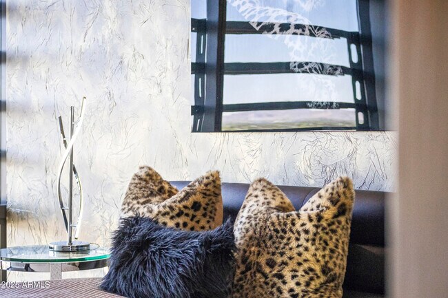 Building Photo - 7180 E Kierland Blvd