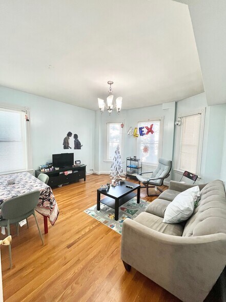 Building Photo - 6 Germania St