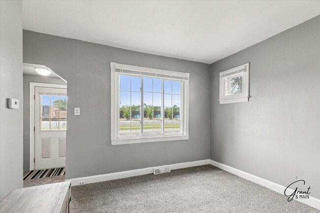 Building Photo - Two Bedroom Home in St Clair Shores - $1,400
