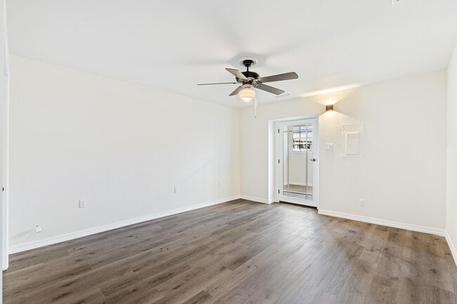 Building Photo - 208 13th St NW