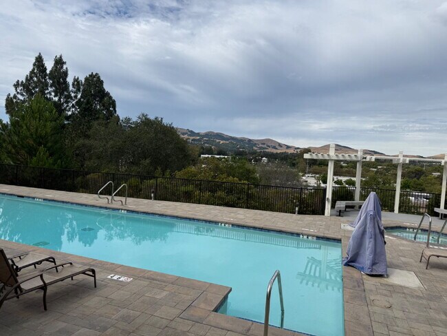Building Photo - Beautiful 1 Bed/1.25 Bath Spacious Condo in Perfect San Ramon Location