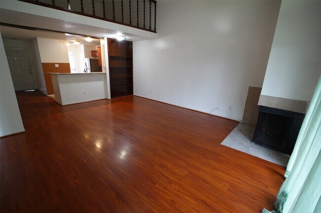 Building Photo - 8531 Sands Point Dr