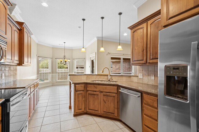 Building Photo - Wonderful home centrally located in Centerton with SOLAR - cut your electric bill down tremendously!