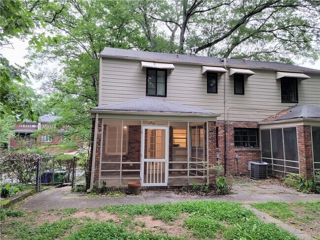 Building Photo - 1321 Stillwood Dr NE