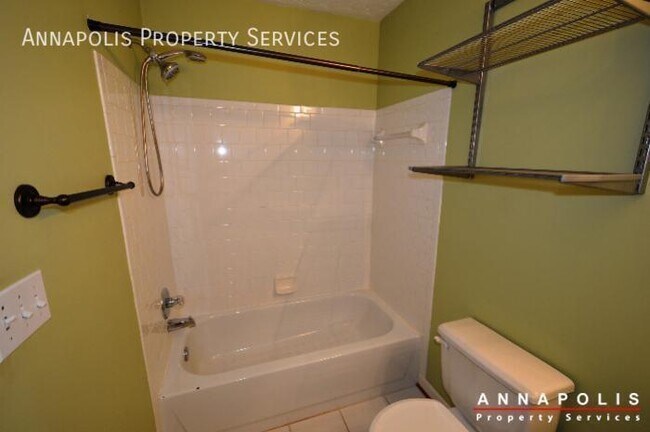 Building Photo - 631 Admiral Dr