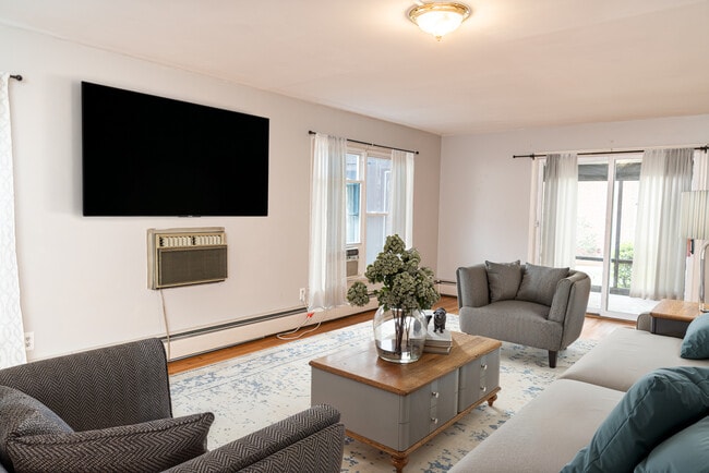 Building Photo - 116 N Union Ave