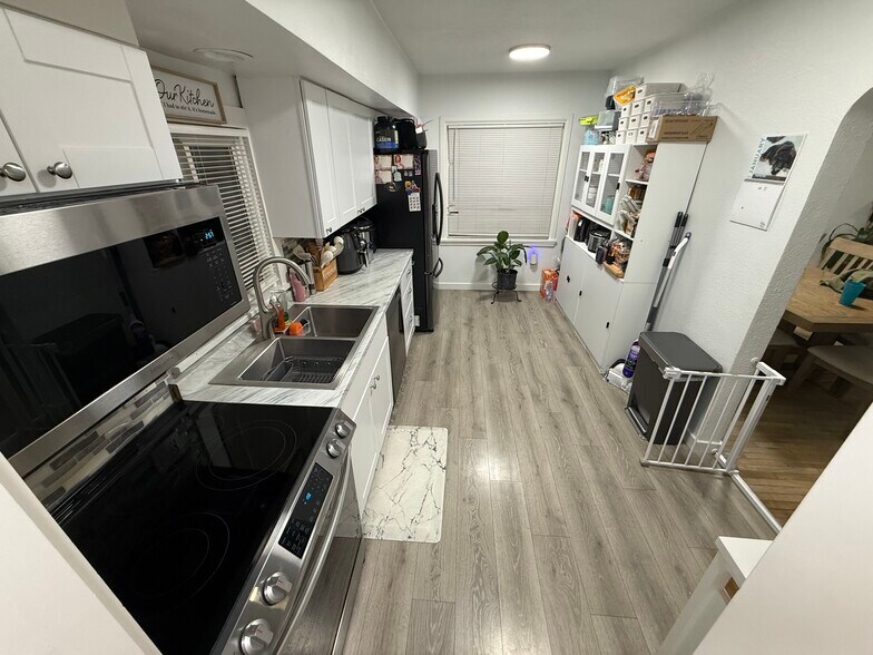 Building Photo - 1124 S Powerline Rd